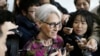 រូបឯកសារ៖ អ្នកស្រី Wendy Sherman ដែល​បច្ចុប្បន្ន​ជា​អនុរដ្ឋមន្ត្រី​ក្រសួង​ការបរទេស​សហរដ្ឋ​អាមេរិក ថ្លែង​ទៅ​កាន់​អ្នក​កាសែត បន្ទាប់​ពី​អ្នកស្រី​ជួប​ជាមួយ​នឹង​រដ្ឋមន្ត្រី​ការបរទេស​កូរ៉េខាងត្បូង លោកYun Byung-se នៅ​ទីក្រុង​សេអ៊ូល ប្រទេស​កូរ៉េខាងត្បូង ថ្ងៃទី២៩ ខែ​មករា ឆ្នាំ២០១៥។ 