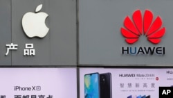 La Chine a relevé ses taxes sur environ 75 milliards de dollars d’importations américaines, de 5% ou 10% en fonction des produits. Les Etats-Unis perçoivent désormais 15% de droits de douane sur plus de 125 milliards de dollars de produits chinois.