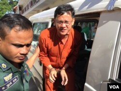 លោក​ នី ចរិយា អគ្គ​លេខាធិការ​រង​គណៈ​កម្មាធិការ​ជាតិ​រៀបចំ​ការ​បោះឆ្នោត ដែល​ត្រូវ​បាន​តុលាការ​ឃុំខ្លួន​បណ្តោះ​អាសន្ន​ពាក់ព័ន្ធ​នឹង​សំណុំ​រឿង​សូកប៉ាន់​សាក្សី ត្រូវ​បាន​សមត្ថកិច្ច​បណ្តើរ​ចូល​សវនាការ​សាលាឧទ្ធរណ៍​រាជធានី​ភ្នំពេញ កាលពី​ថ្ងៃទី២៨ ខែវិច្ឆិកា ឆ្នាំ២០១៦។