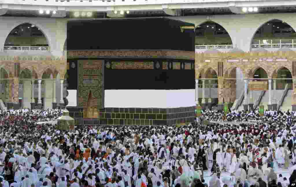 د سعودي عربستان مقاماتو ویلي چې سږکال د حاجیانو شمیر په بیسارې توګه زیات دی او د نړۍ له ۱۶۰ هیوادونو څخه شاوخوا دوه نیم میلیون حاجیانو د حج په مراسمو کې ګډون کړی دی. 