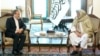 محمد حسن آخند، رییس الوزرای حکومت طالبان و عباس عراقچی، وزیر خارجۀ ایران روز یکشنبه در مورد "موضوع آب، مهاجران افغان و امنیت مرزهای مشترک در کابل صحبت کرده‌اند.