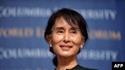 Foto yang diambil pada 22 September 2012 ini, peraih Nobel Perdamaian asal Myanmar Aung San Suu Kyi berbicara dalam satu acara yang digelar di Universitas Columbia di New York, AS. Suu Kyi telah ditahan sejak 1 Februari 2021 oleh pihak militer Myanmar. (Foto: AFP/Stan Honda)