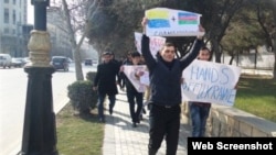 Rusiya səfirliyi qarşısında etiraz aksiyası (Foto Musavat.com saytından götürülüb)