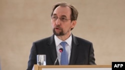 Le Haut-Commissaire de l'ONU aux droits de l'Homme, Zeid Ra'ad Al Hussein, s'adressant à la tribune, Genève, le 26 février 2018 .