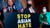 Demokratski senatori Richard Blumenthal (lijevo), Chuck Schumer i Mazie Hirono poslije usvajanja zakona u Senatu.