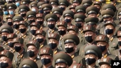 Arhiva - Vojnici Sjeverne Koreje pred Osmi kongres Radničke partije Koreje, na Trgu Kim II Sunga, Sjeverna Koreja, 12. oktobra 2020.