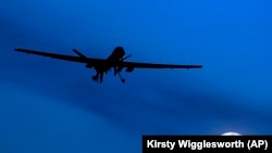 Sebuah pesawat tanpa awak (drone) Amerika dicurigai telah membunuh sembilan militan al-Qaida di Yaman, 6 Desember 2014 (Foto: dok).