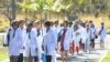 Des médecins cubains à l'université de Brasilia, au Brésil, le 26 août 2013. (Photo: EVARISTO SA / AFP) 