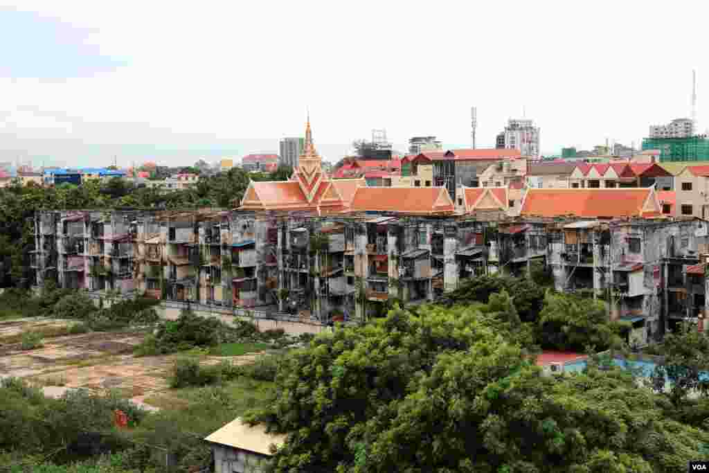 រូបឯកសារ៖ អគារ​ប៊ូលឌិញ​មើល​ពី​ផ្នែក​ខាង​​ក្រោយ​កាល​ពី​ថ្ងៃ​សុក្រ​ទី​៥ ខែ​កញ្ញា ឆ្នាំ​២០១៤។ (នូវ ពៅលក្ខិណា/VOA)