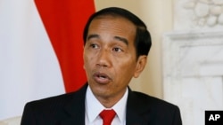 President of Indonesia Joko Widodo speaks to the media during a meeting with Britain's Prime Minister David Cameron at 10 Downing Street, in London, April 19, 2016. 
