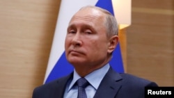 Presiden Rusia, Vladimir Putin, menghadiri pertemuan dengan rekan setaranya dari Venezuela, Nicolas Maduro, di wisma negara Novo-Ogaryovo di luar Moskow, Rusia, 5 Desember 2018 (foto: Reuters/Maxim Shemetov)