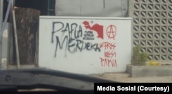 Grafiti di salah satu sudut di Solo terkait kemerdekaan Papua, sebelum dihapus pemkot Solo dan warga.(Foto: media sosial)