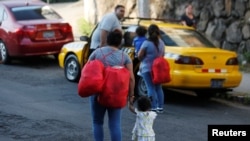 Migrant women who were deported from the U.S. leaves the Integral Assistance Center for Migrants in San Salvador, El Salvador, Feb. 5, 2020. 