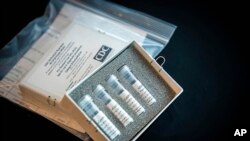 Arhiva - Oprema za testiranje prisutnosti koronavirusa.