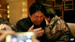马航2014年3月8日失踪的370航班乘客亲属持续关注该机命运。 