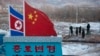 中国方面在吉林省图们市中朝边界线上竖起围栏。 （2012年12月8日）