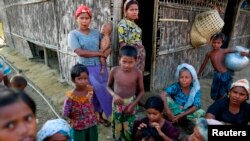 Warga Muslim Rohingya di sebuah kamp penampungan pengungsi di luar wilayah Sittwe, Myanmar, 4 Juni 2014 (foto: dok).