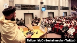 فصح‌الدین فطرت تاکید کرده است که آنان برای بهبود وضعیت داکتران مرد و زن در شفاخانه‌های مرتبط به وزارت دفاع حکومت این گروه تلاش خواهند کرد.