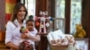 Ibu Negara AS, Melania Trump mengunjungi Nest Orphanage di Limuru, Kenya, 5 Oktober 2018. 