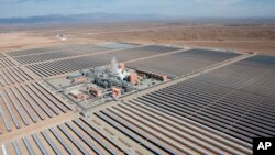 Une vue aérienne d'un champ de panneau solaire au Maroc, le 4 février 2016.