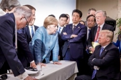 Prezident Donald Tramp (o'ngda) "Katta yettilik"ka a'zo davlatlar yetakchilari bilan, Kvebek, Kanada, 2018-yil, 9-iyun