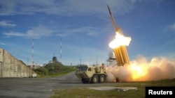 Системот THAAD е лансиран за време на успешен тест за пресретнување, на оваа фотографија без датум, обезбедена од Одделот за одбрана на САД