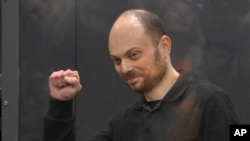 Vladimir Kara-Murza, 25 il həbsə məhkum edilən rusiyalı müxalif siyasətçi