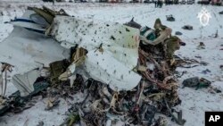 Slika prikazuje ostatke aviona Iljušin Il-76 u blizini sela Jablonova u Rusiji. 