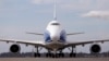 Un nouvel avion cargo Boeing 787-8 appartenant à des taxis AirBridgeCargo après son atterrissage le vendredi 7 octobre 2016 à l'aéroport international de Seattle-Tacoma, à SeaTac, Washington. (AP Photo / Elaine Thompson) 