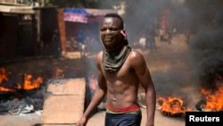 Un insurgé lors des manifestations violentes d'octobre 2014