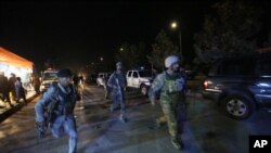 در حمله بالای پوهنتون امریکایی افغانستان ۱۳ نفر به شمول شش محصل و یک استاد کشته و ۴۵ نفر دیگر زخمی شدند.