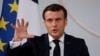 Le président français Emmanuel Macron prononce un discours après une réunion par vidéoconférence avec les dirigeants des pays du G5 Sahel en Afrique de l'Ouest, à Paris, France, le 16 février 2021.