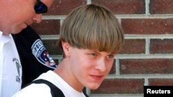 Dylann Roof saat dibawa masuk ke gedung pengadilan di Shelby, North Carolina, 18 Juni lalu.