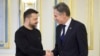 Блинкен допатува во ненајавена посета на Киев додека Украина се соочува со руски предизвик на исток