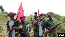 Pendukung OPM melakukan upacara bendera di Panjai, Papua tahun 2008 lalu. OPM tidak dilibatkan dalam Konferensi Damai Papua yang dikoordinir Jaringan Damai Papua. (foto:file)