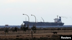 Kapal berbendera Korea Utara berlabuh di terminal ekspor Es Sider di Ras Lanuf (8/3), Libya.