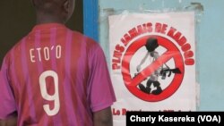 Un ex-enfant soldat témoigne à Rutshuru, Nord-Kivu, RDC, le 6 septembre 2017. (VOA/Charly Kasereka)