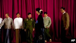 ဒေါ်အောင်ဆန်းစုကြည်နှင့် အစိုးရ တပ်မတော် ပါတီခေါင်းဆောင်မာျး