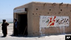 مقام های افغان و خارجی می گویند که ملا عمر پس از سقوط رژیم طالبان در پاکستان پنهان شده است