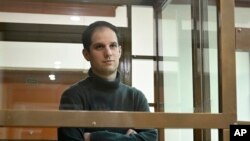 Novinar Vol strit žurnala Evan Gerškovič u sudnici u Moskvi 14. decembra 2023. 
