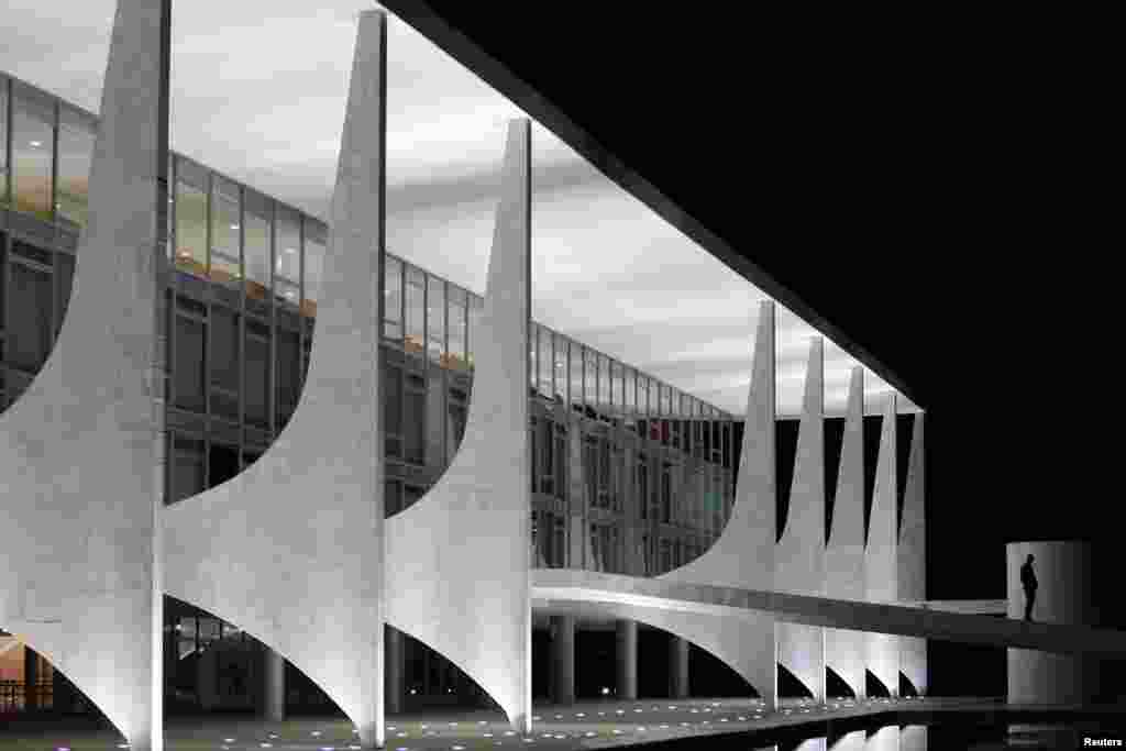 A security walks next to the Planalto Palace designed by Brazilian architect Oscar Niemeyer in Brasilia, December 5, 2012.