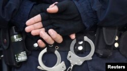 Policijske lisice, ilustrativna fotografija