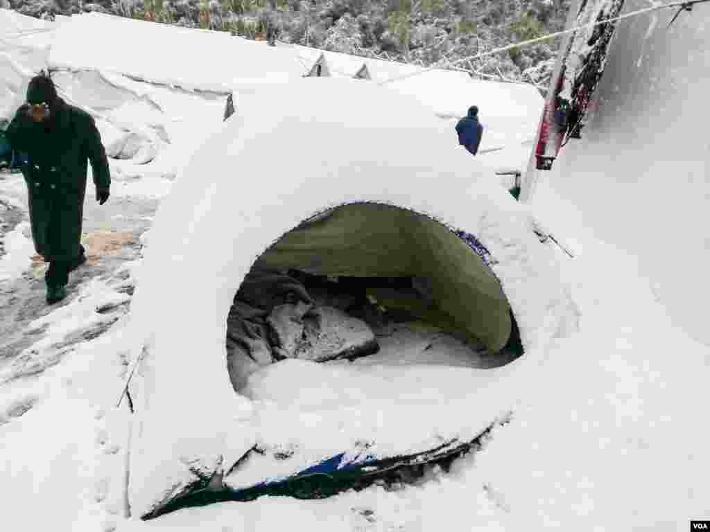 An Image sent to VOA from a resident a Moria camp. The Greek migration minister had previously claimed that no refugee would be cold this winter. 
