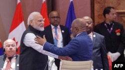 የህንዱ ጠቅላይ ሚኒስትር ናሬንዲራ ሞዲ፣ የአፍሪካ ኅብረት ፕሬዚደንት አዛሊ አሱማኒ 