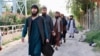 Tahanan Taliban yang dibebaskan dari penjara Pul-e-Charkhi di Kabul, Afghanistan, Kamis, 13 Agustus 2020. 
