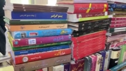 پيښور کې محصلینو لخوا د کتابونو نندارتون
