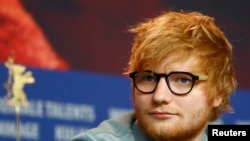 Ed Sheeran saat menghadiri konferensi pers untuk promosi film "Songwriter" pada Festival Film Internasional Berlinale ke-68 di Berlin, Jerman, 23 Februari 2018. (Foto: dok). 