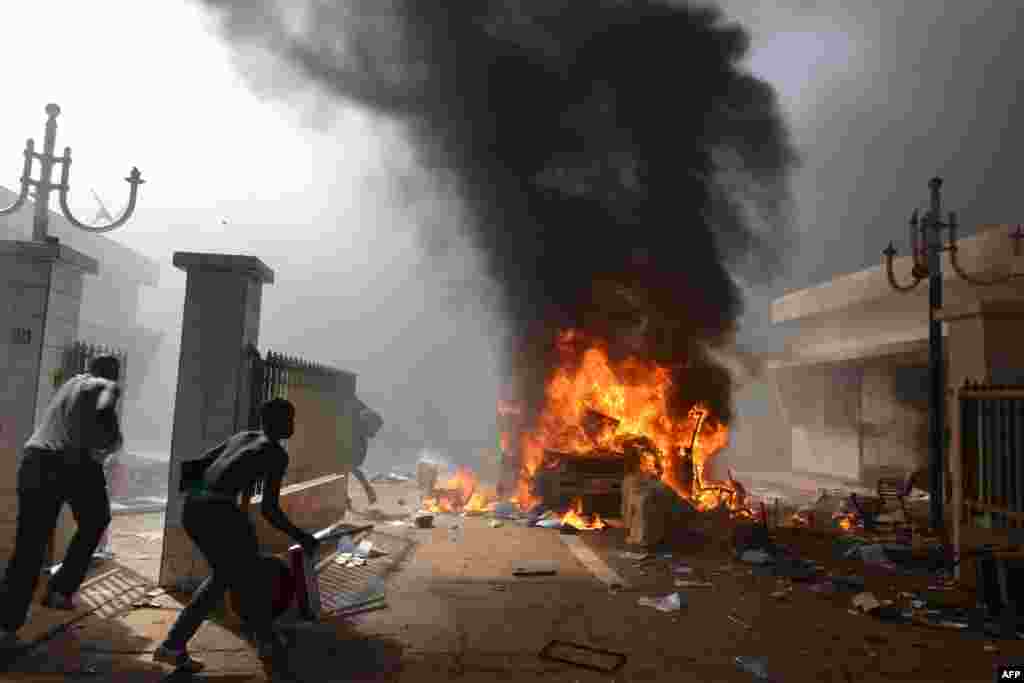 Prostesters enter the parliament in Ouagadougou, Burkina Faso, Oct. 30, 2014. 