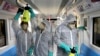 Wasu ma'aikatan lafiya suna feshi domin kashe kwayar cutar coronavirus a Tehran babban birnin Iran, ranar 26 ga watan Fabrairu, 2020.
