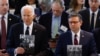 Predsjednik Biden i predsjedavajući Predstavničkog doma Kongresa Mike Johnson na ceremoniji godišnjeg obilježavanja Dana sjećanja na Holokaust u Washingtonu, 7. maj, 2024. (Foto: REUTERS/Evelyn Hockstein)